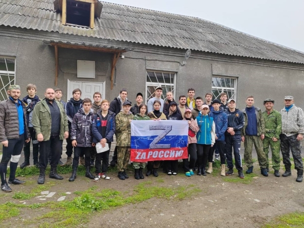 Школьники села Кочубеевского приняли участие в " Вахте Памяти "